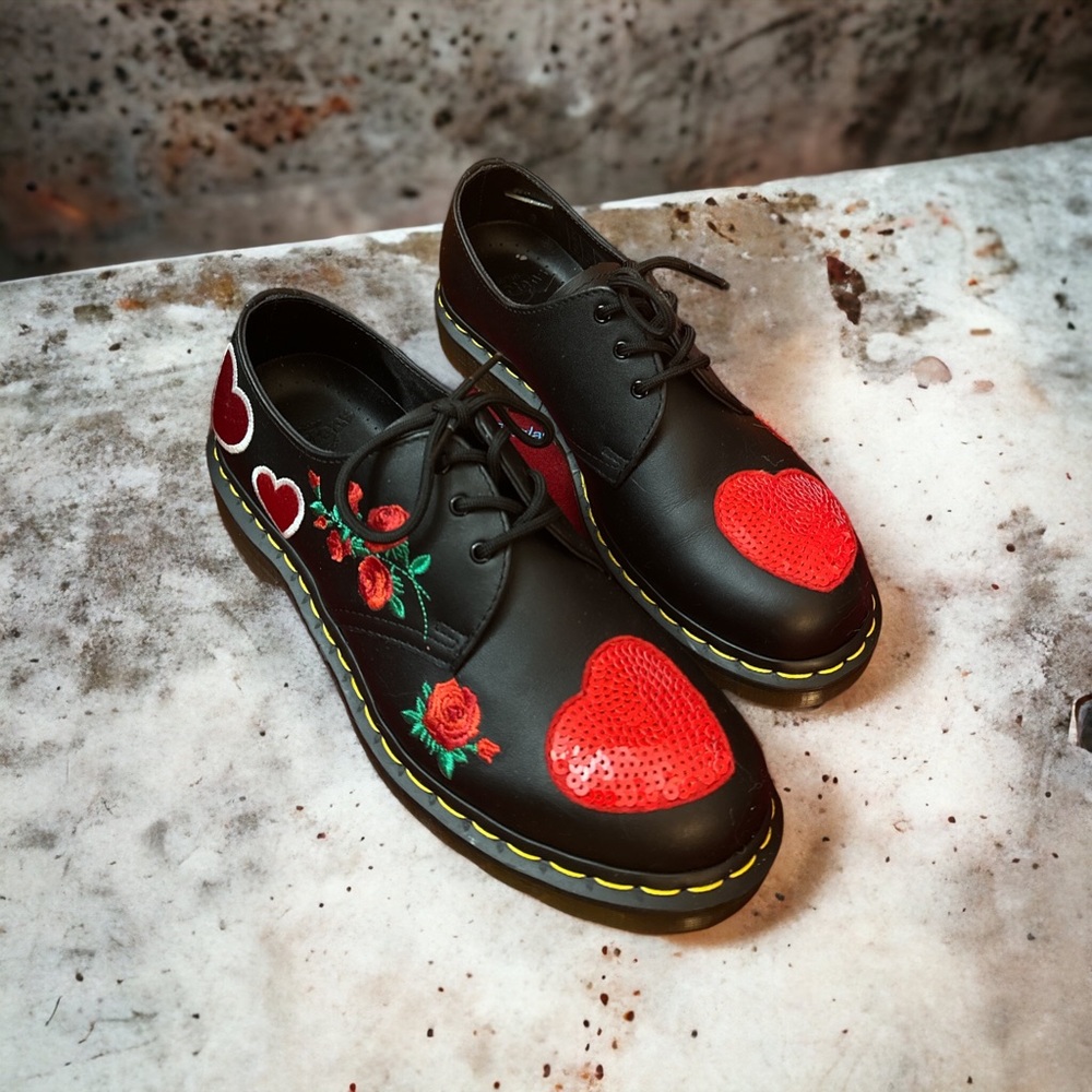 DR. MARTENS” 1461 “SEQUIN HEARTS” (BLACK / RED) 🇬🇧❤️ - Picture 8 of 12